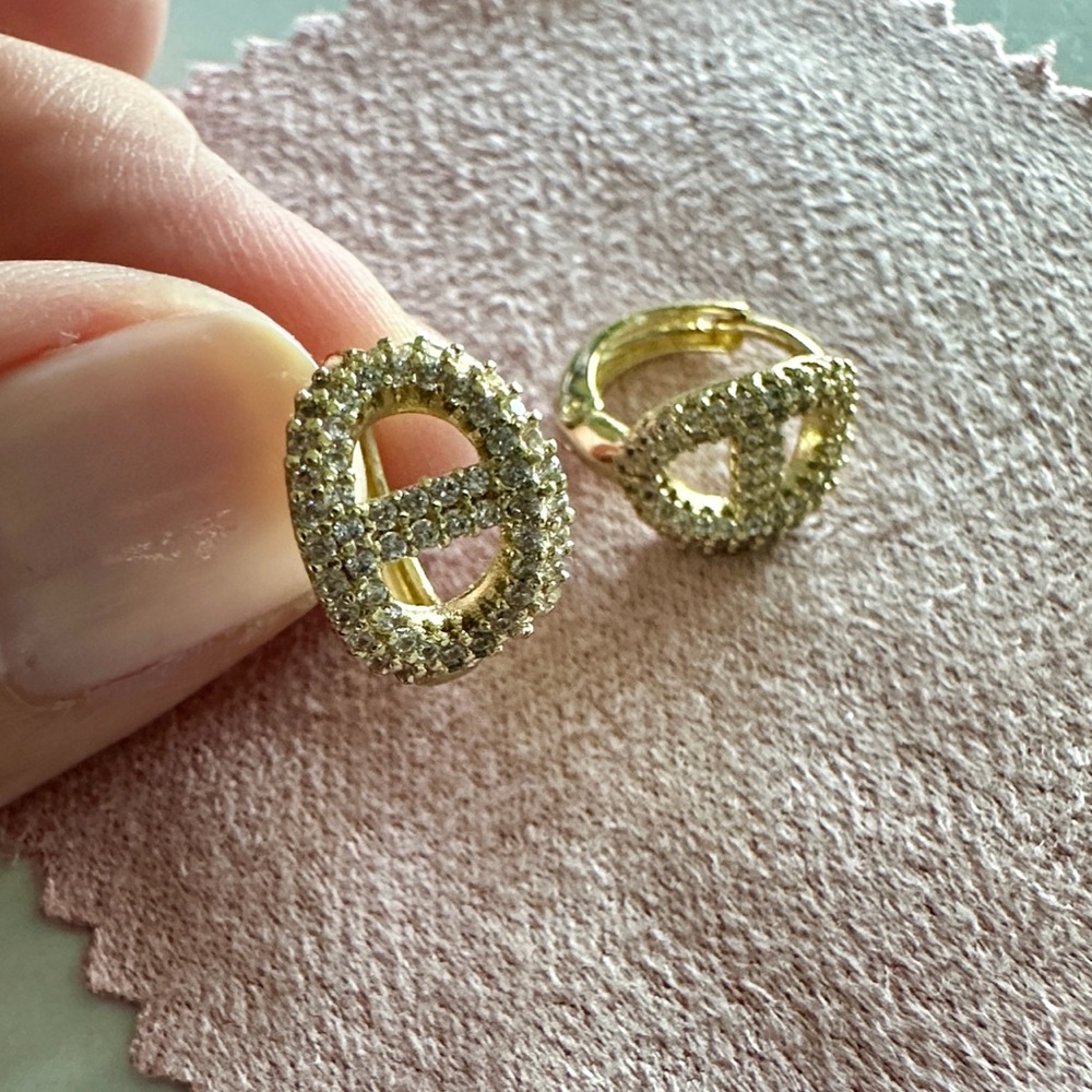 Micro Pavé Stone Mariner Link Huggies